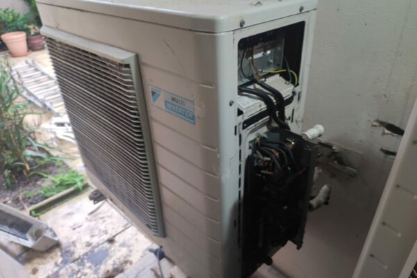 Maisons-Alfort-Installation-dune-pompe-a-chaleur-air-air-multisplit-DAIKIN-3