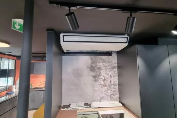 installation-dune-pompe-a-chaleur-air-air-Mitsubishi-a-Paris-13eme-4-600x403
