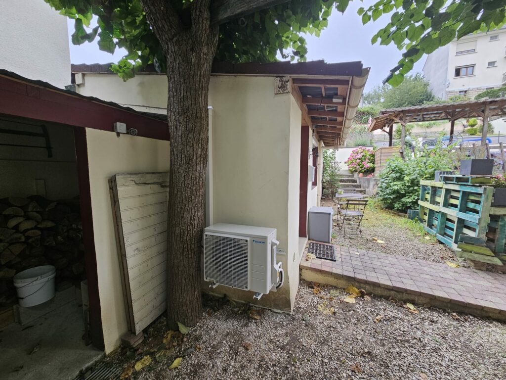 installation d'une pompe à chaleur Daikin à Créteil-4 Professionnel d'installation d'une pompe à chaleur Daikin à Créteil