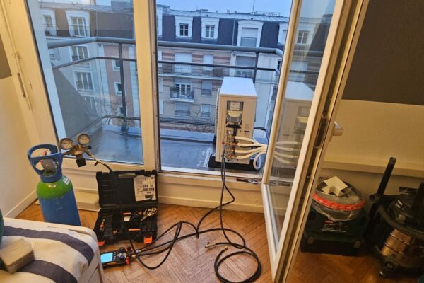 Installation d’une pompe à chaleur air air multi split PANASONIC à Paris 16 (4)
